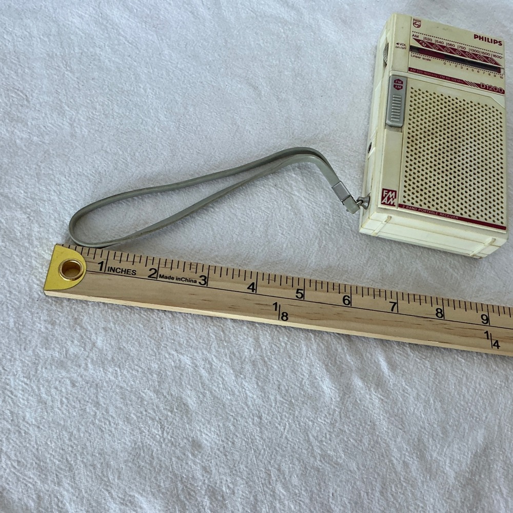 Philips Vintage AM FM Portable‎ Radio Receiver D1200 Cream Small Handheld